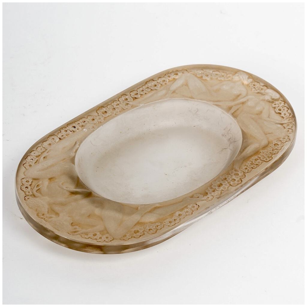 1924 René Lalique – Medici Ashtray White Glass Patinated Sepia 3