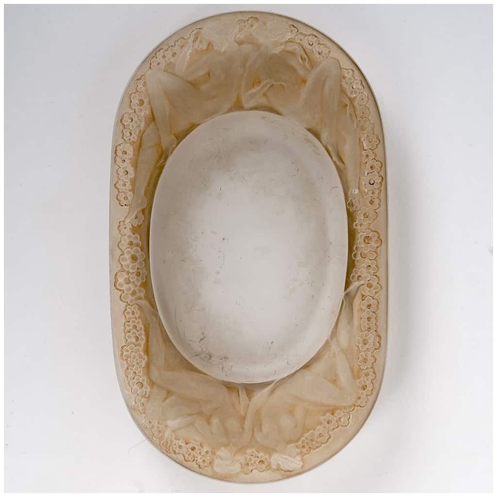 1924 René Lalique – Medici Ashtray White Glass Patinated Sepia 4