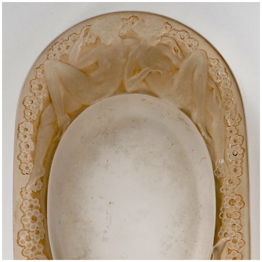 1924 René Lalique – Medici Ashtray White Glass Patinated Sepia 6