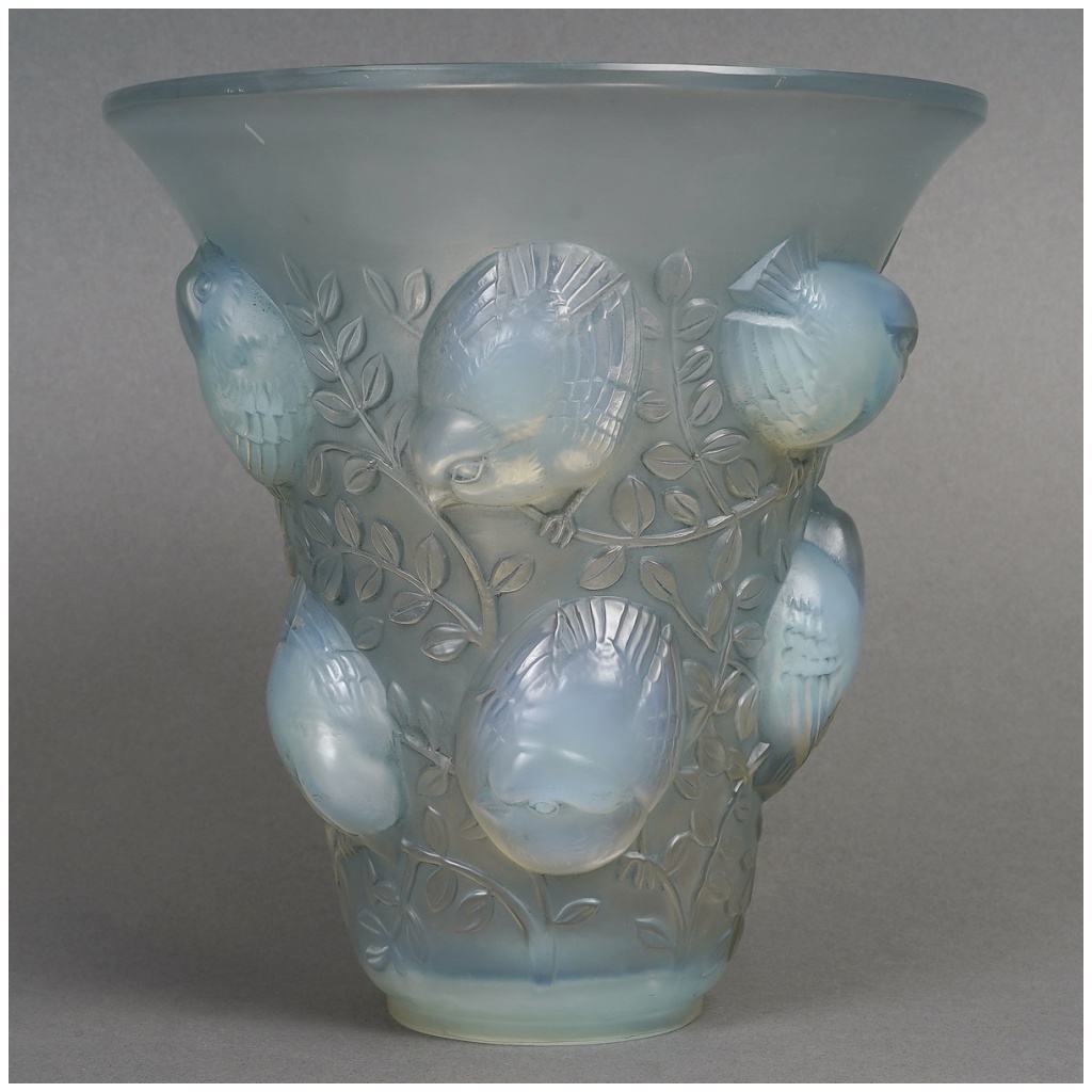 1930 René Lalique – Vase Saint François Verre Opalescent Patiné Bleu 3