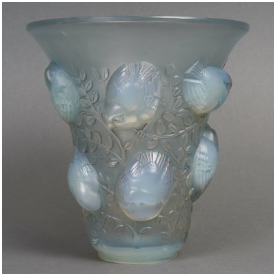 1930 René Lalique – Vase Saint François Verre Opalescent Patiné Bleu
