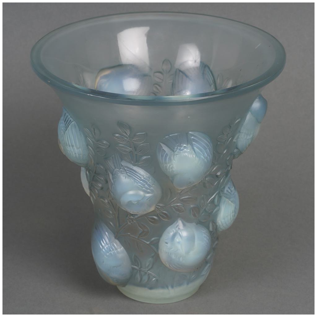 1930 René Lalique – Vase Saint François Verre Opalescent Patiné Bleu 4