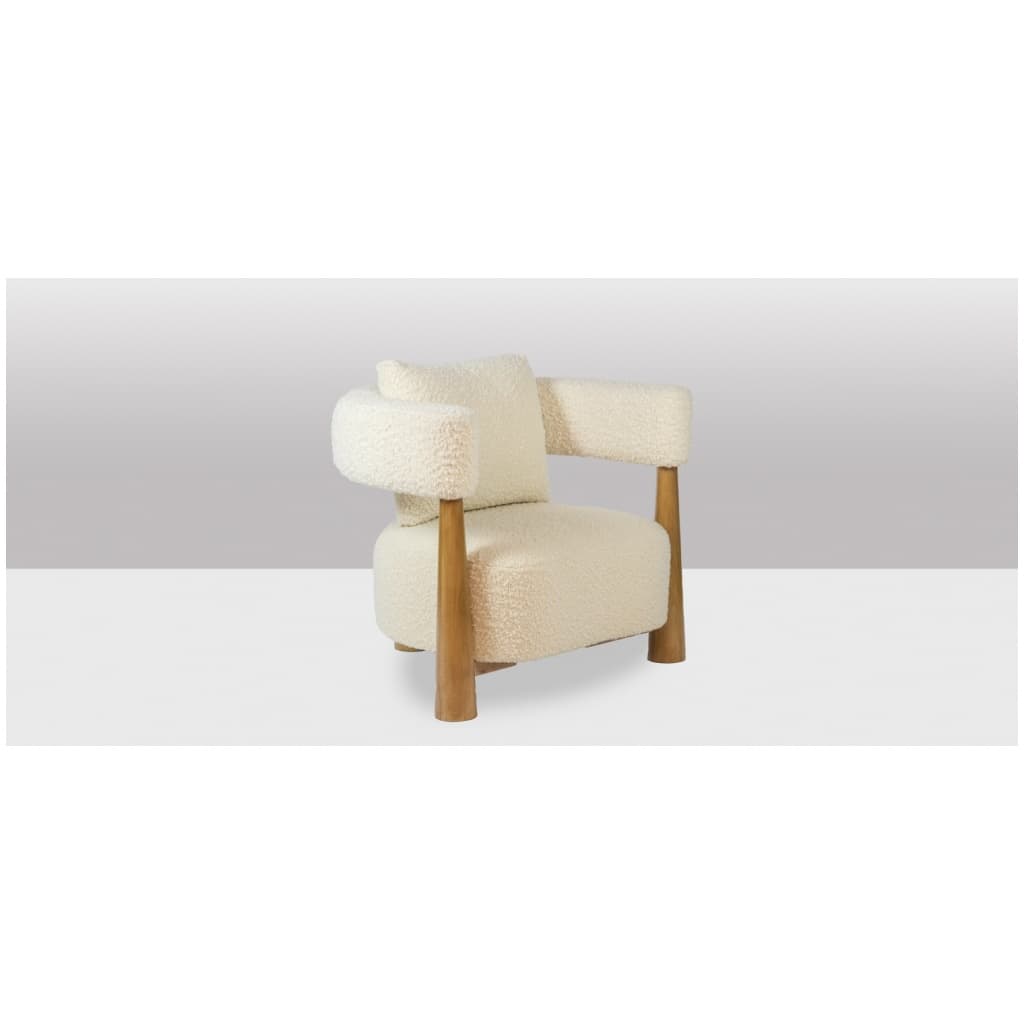 Pair of “bean” shaped armchairs, in blond beech. Contemporary work. 11