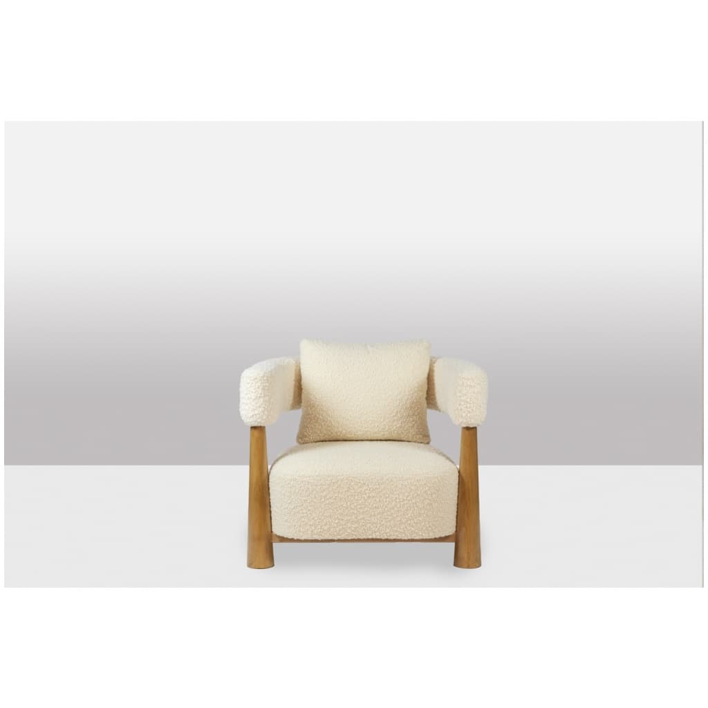 Pair of “bean” shaped armchairs, in blond beech. Contemporary work. 8