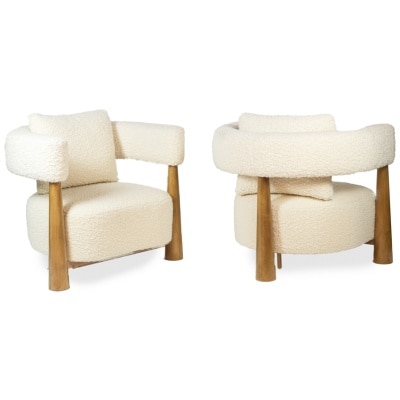 Pair of “bean” shaped armchairs, in blond beech. Contemporary work.