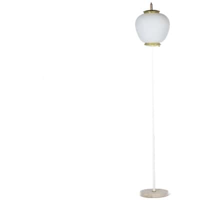 Floor lamp in opaline, lacquered metal and golden brass. 1950s.