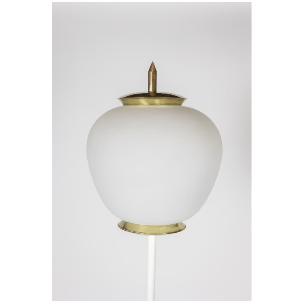 Floor lamp in opaline, lacquered metal and golden brass. 1950s. 5