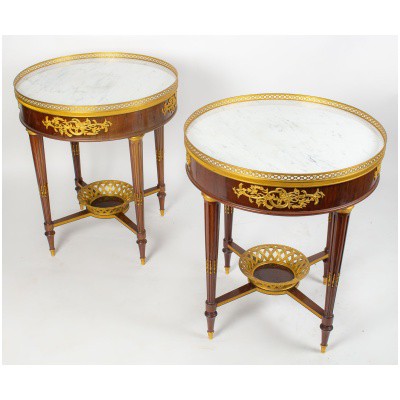 Paire de tables bouillottes de style Louis XVI.