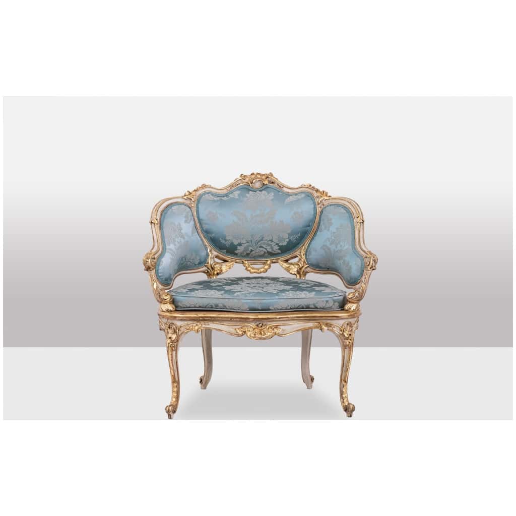 Marquise in gilded and carved wood in the LXV style. Circa 1880. 4