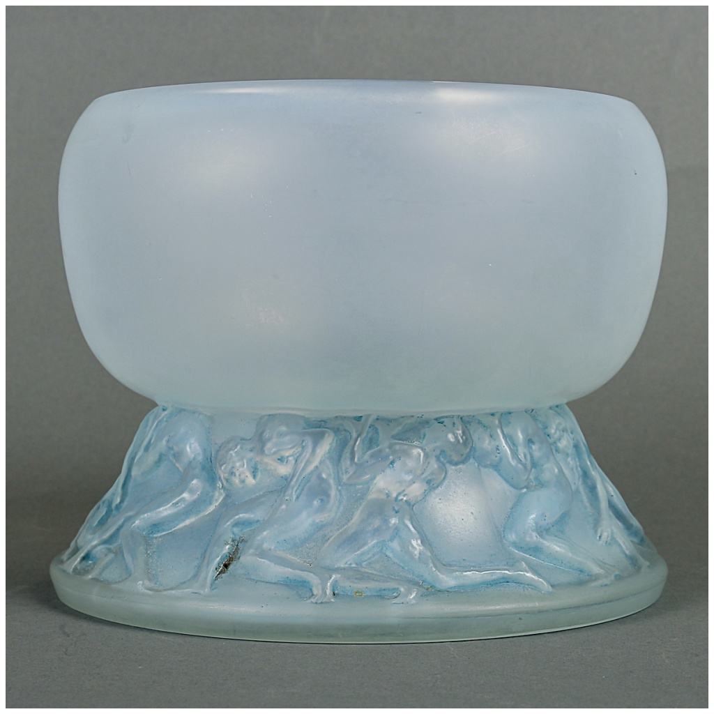 1914 René Lalique – Vase Lutteurs Verre Opalescent Patiné Bleu 4