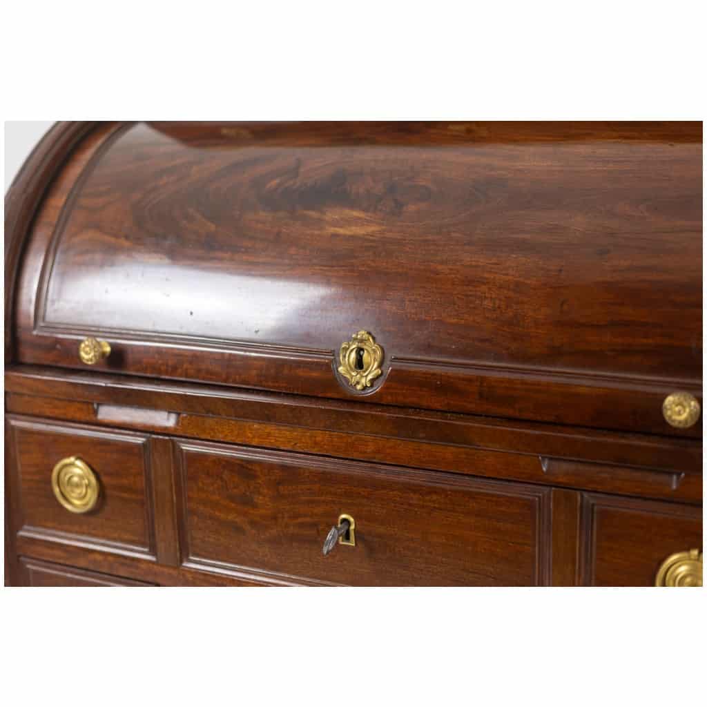Desk – or secretary, cylinder, mahogany. Late period XVIIIAnd. 21