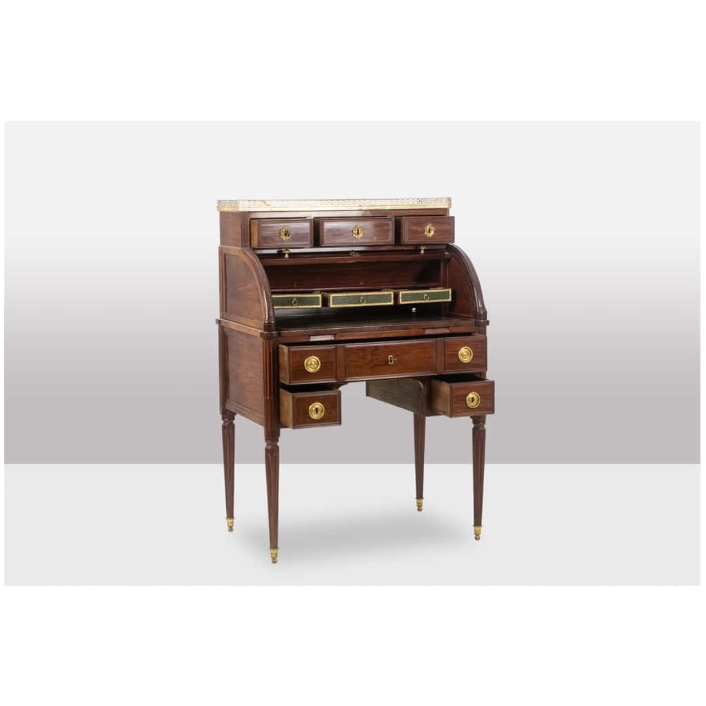 Desk – or secretary, cylinder, mahogany. Late period XVIIIAnd. 19