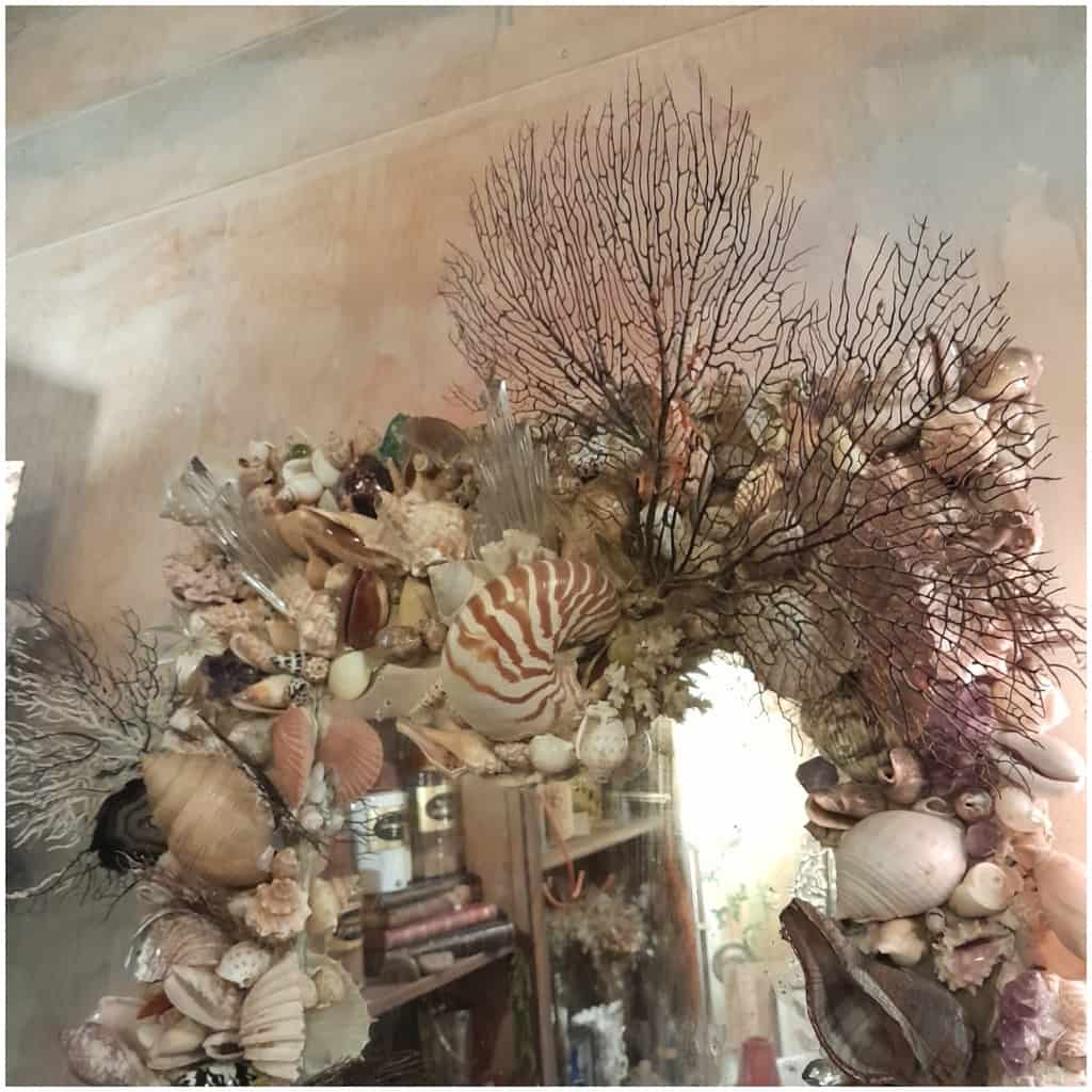 Rockery-style shell mirror, handmade 11