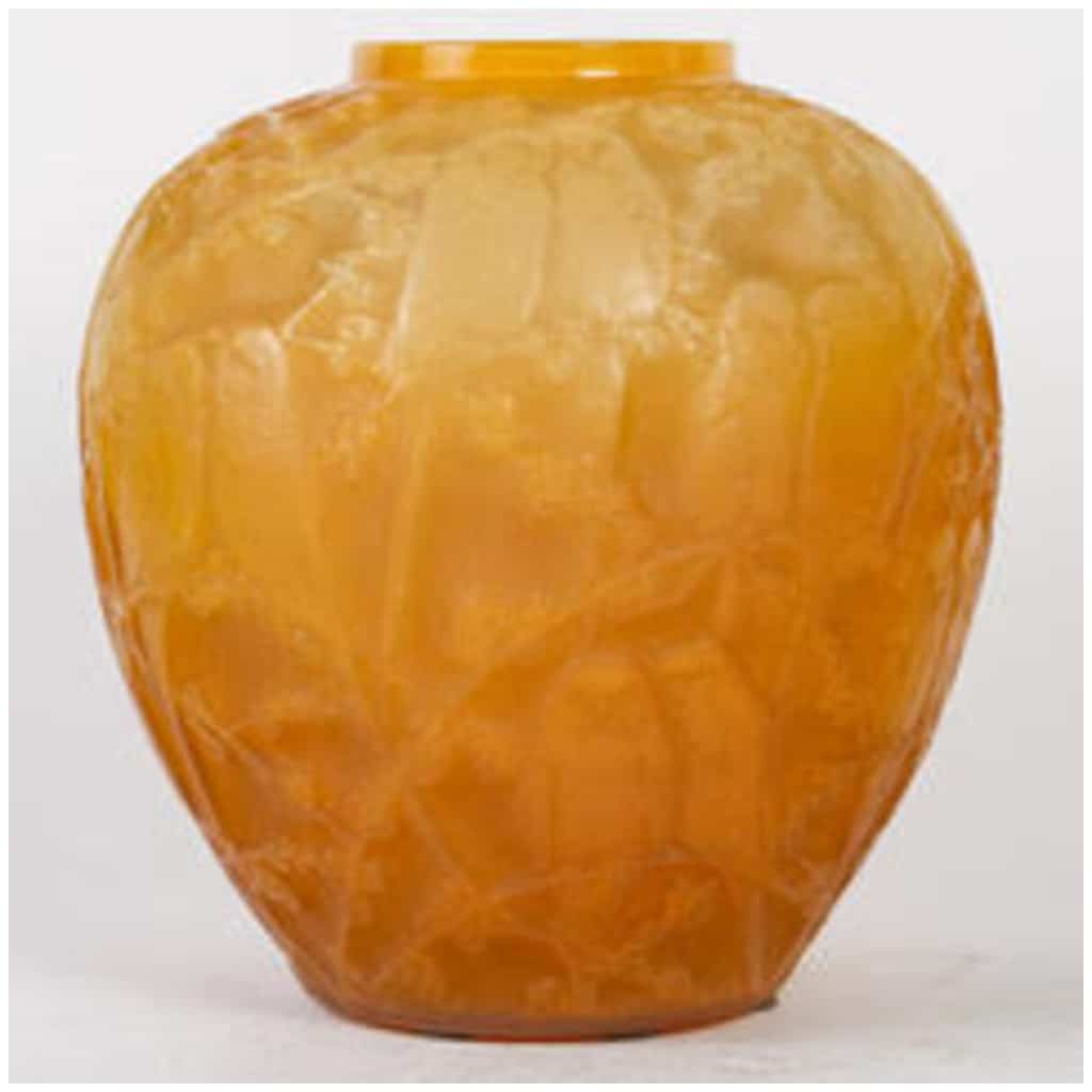 René Lalique, 1919, “Parruches” Butterscotch vase. 7