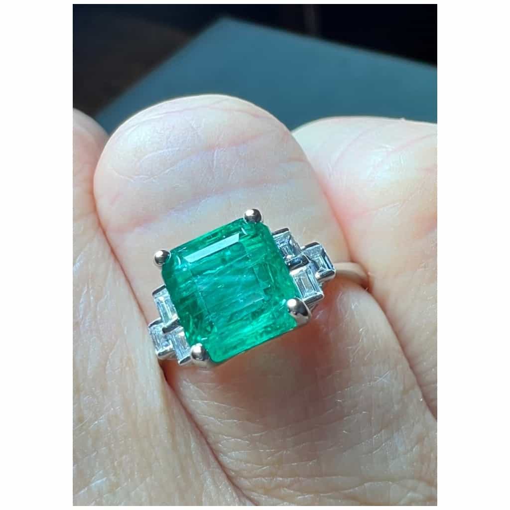 Ring Set with Emerald 2,74 carats and Diamonds 0,16 carat 18 Carat Gold 10