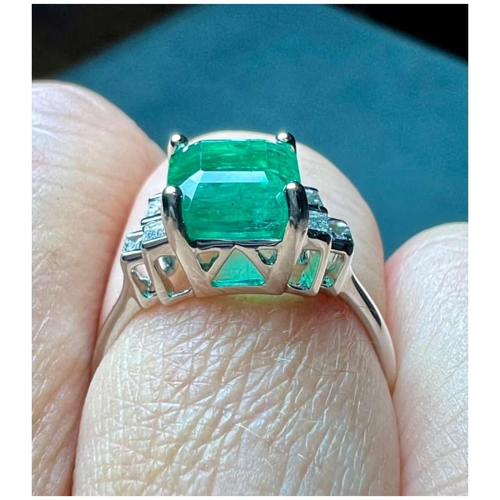 Ring Set with Emerald 2,74 carats and Diamonds 0,16 carat 18 Carat Gold 11