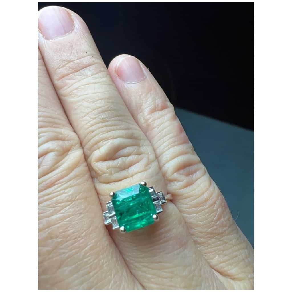 Ring Set with Emerald 2,74 carats and Diamonds 0,16 carat 18 Carat Gold 7