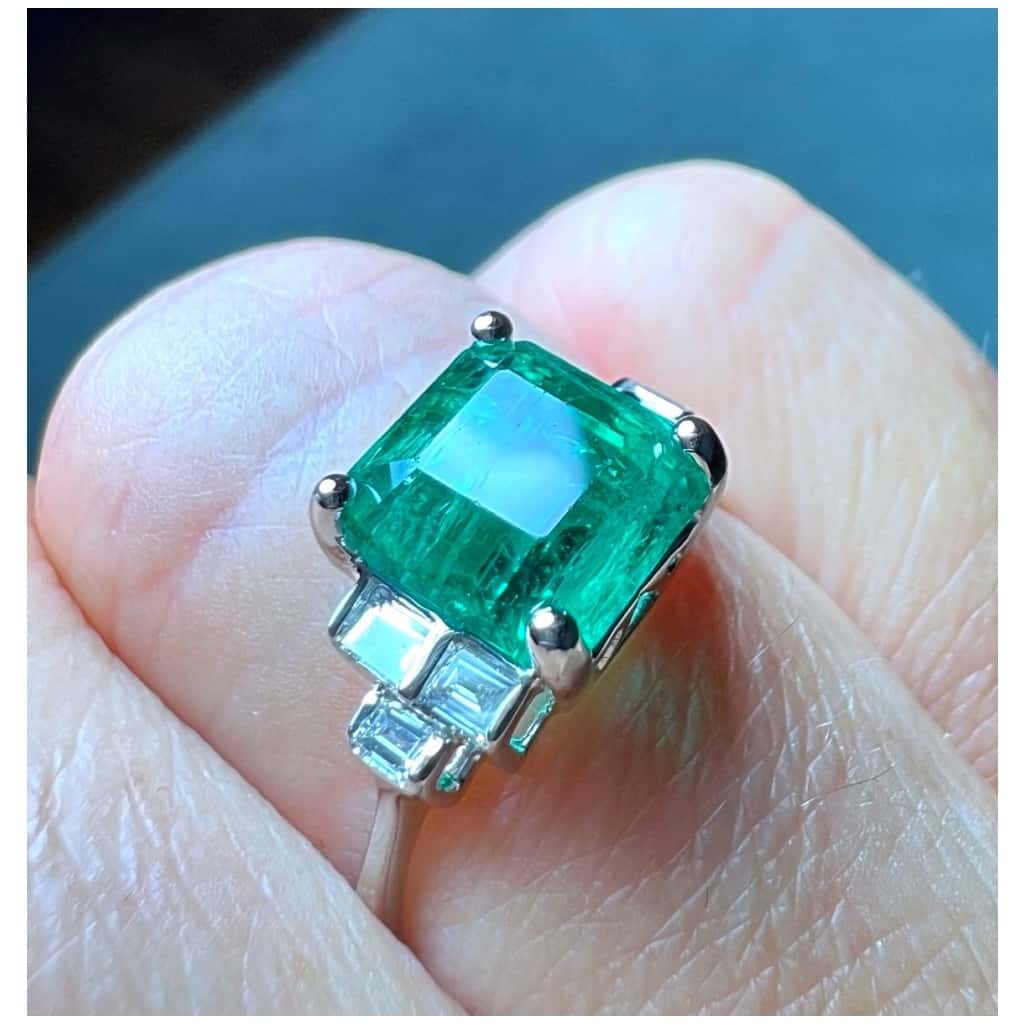 Ring Set with Emerald 2,74 carats and Diamonds 0,16 carat 18 Carat Gold 13