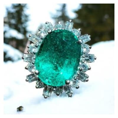 4,79 Carat Oval Emerald Ring And 0,84 Carat Diamonds, 18 Carat Gold, Engagement Ring
