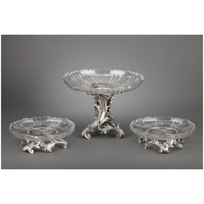 ORFÈVRE CARDEILHAC – GARNITURE DE TABLE TROIS COUPES EN ARGENT MASSIF ET CRISTAL XIXÈ