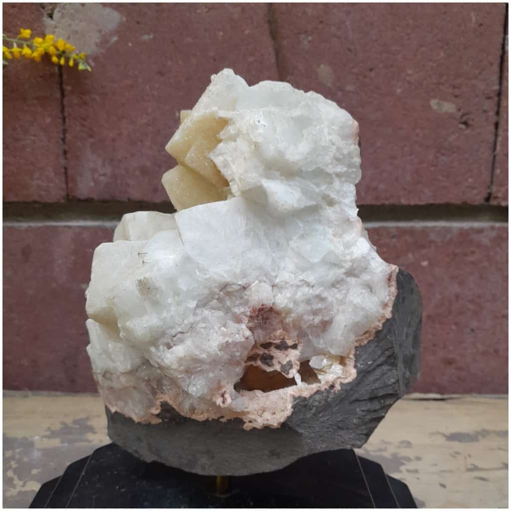 Calcite sur socle en marbre noir 5