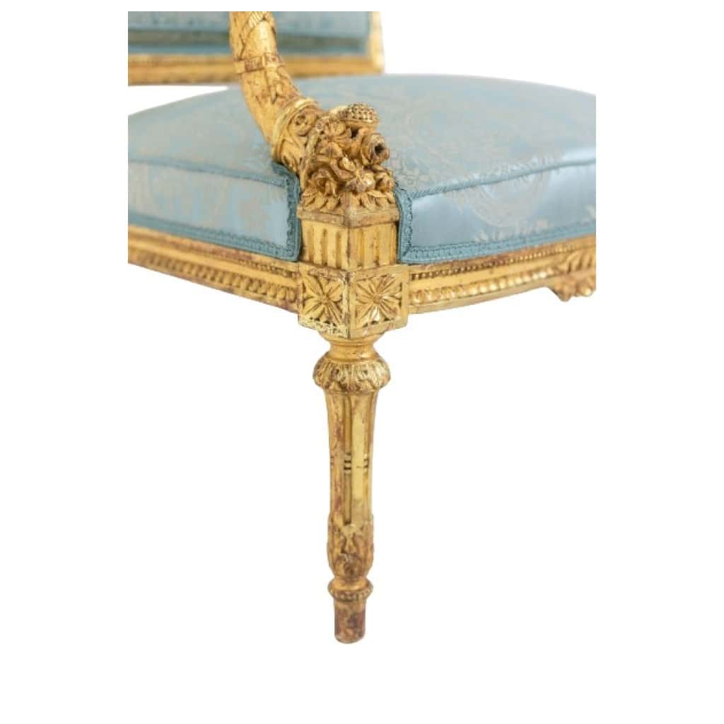 Paire de fauteuils de style Louis XVI en bois doré et sculpté. Circa 1880. 12