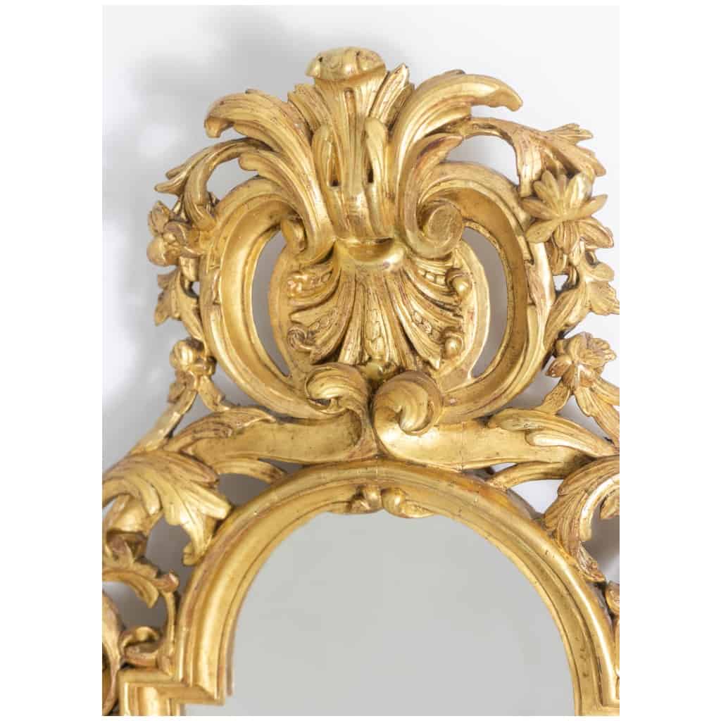 Miroir de style Régence en bois sculpté et doré. Années 1950. 4
