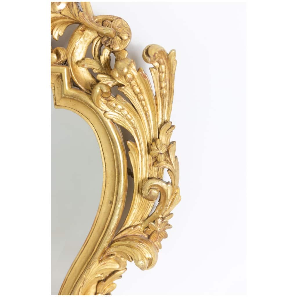 Miroir de style Régence en bois sculpté et doré. Années 1950. 5