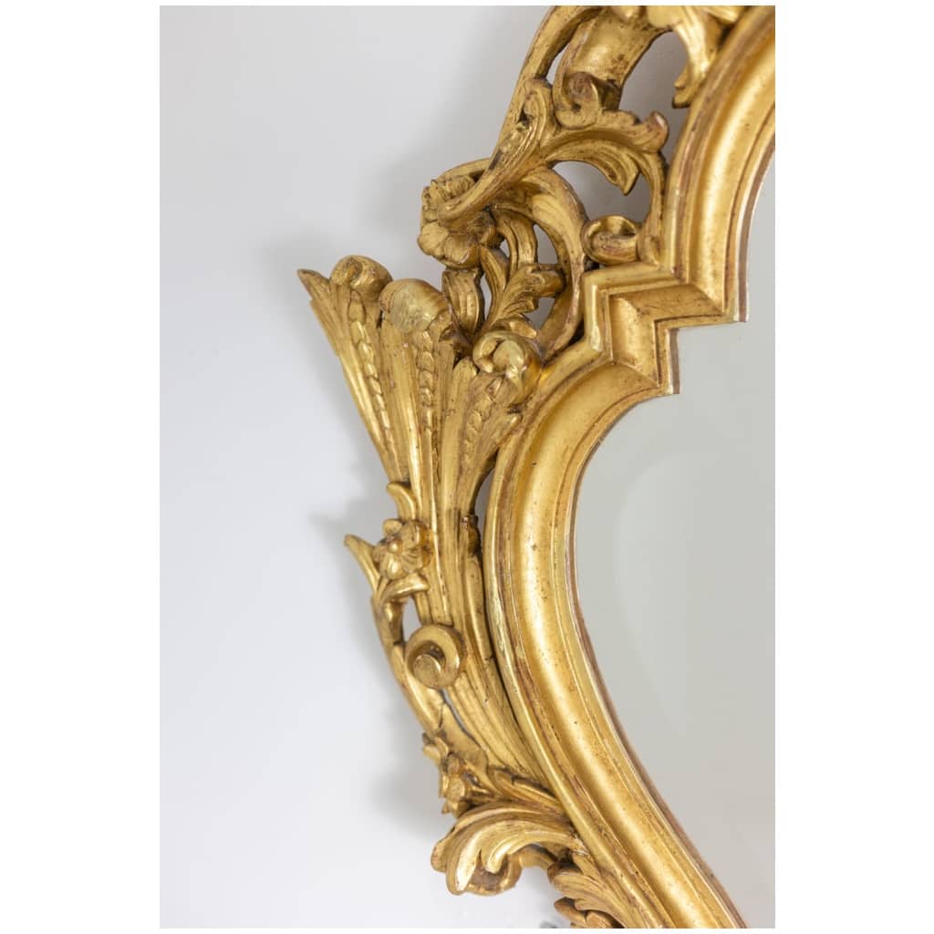 Miroir de style Régence en bois sculpté et doré. Années 1950. 6