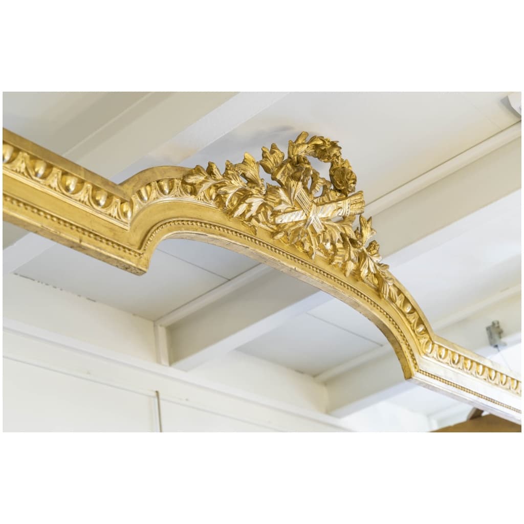 Pair of gilded wood valances. 5
