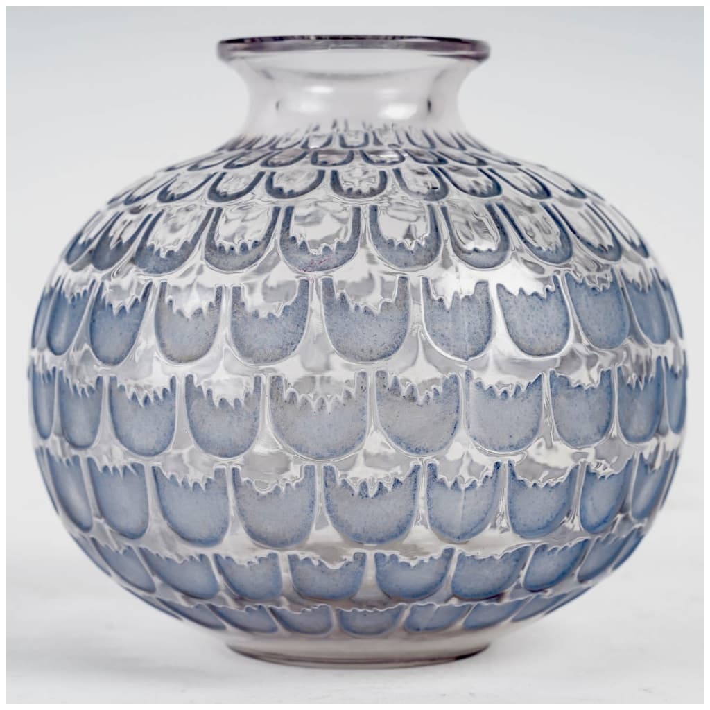 1930 René Lalique – Vase Grenade Verre Blanc Patiné Bleu 3
