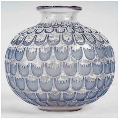 1930 René Lalique – Vase Grenade Verre Blanc Patiné Bleu