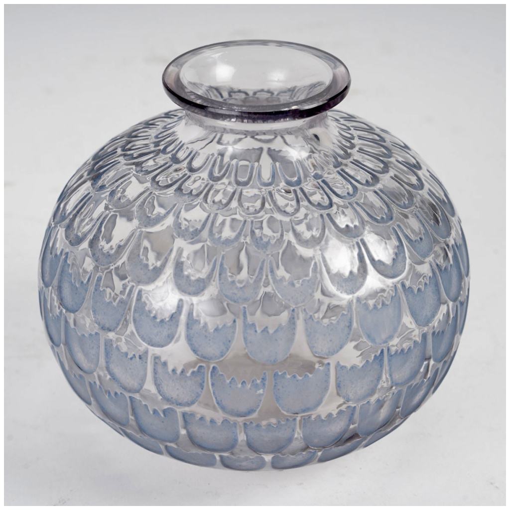 1930 René Lalique – Vase Grenade Verre Blanc Patiné Bleu 4