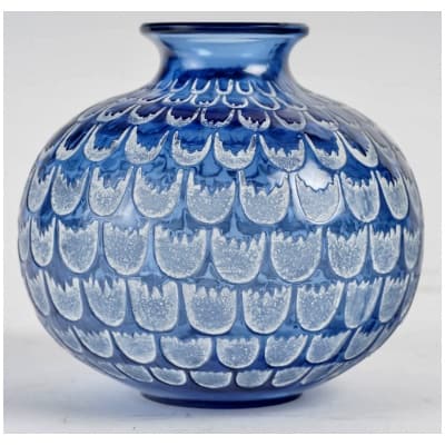 1930 René Lalique – Vase Grenade Verre Bleu Saphir Patiné Blanc