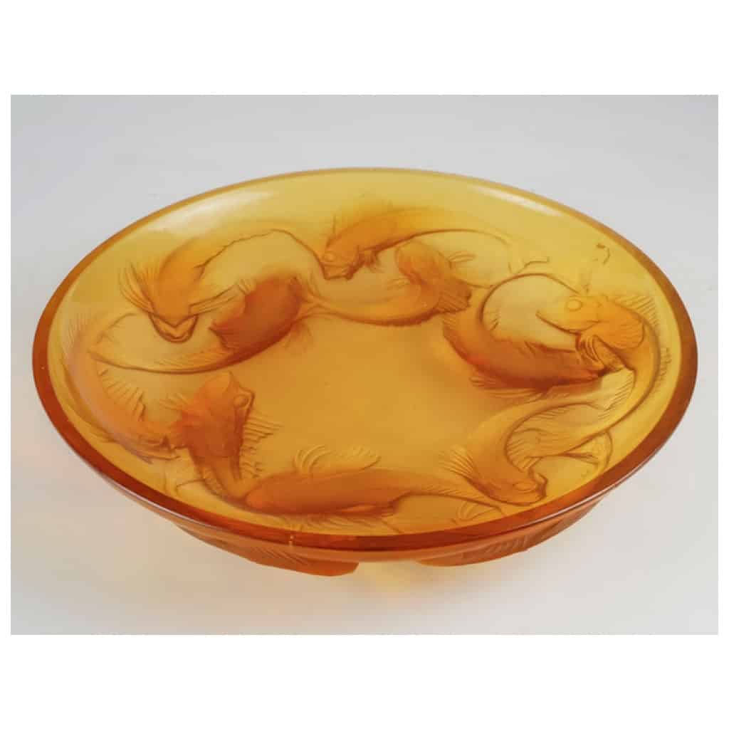 René LALIQUE , Plat « Martigues » en verre Teinté Butterscotsh 10