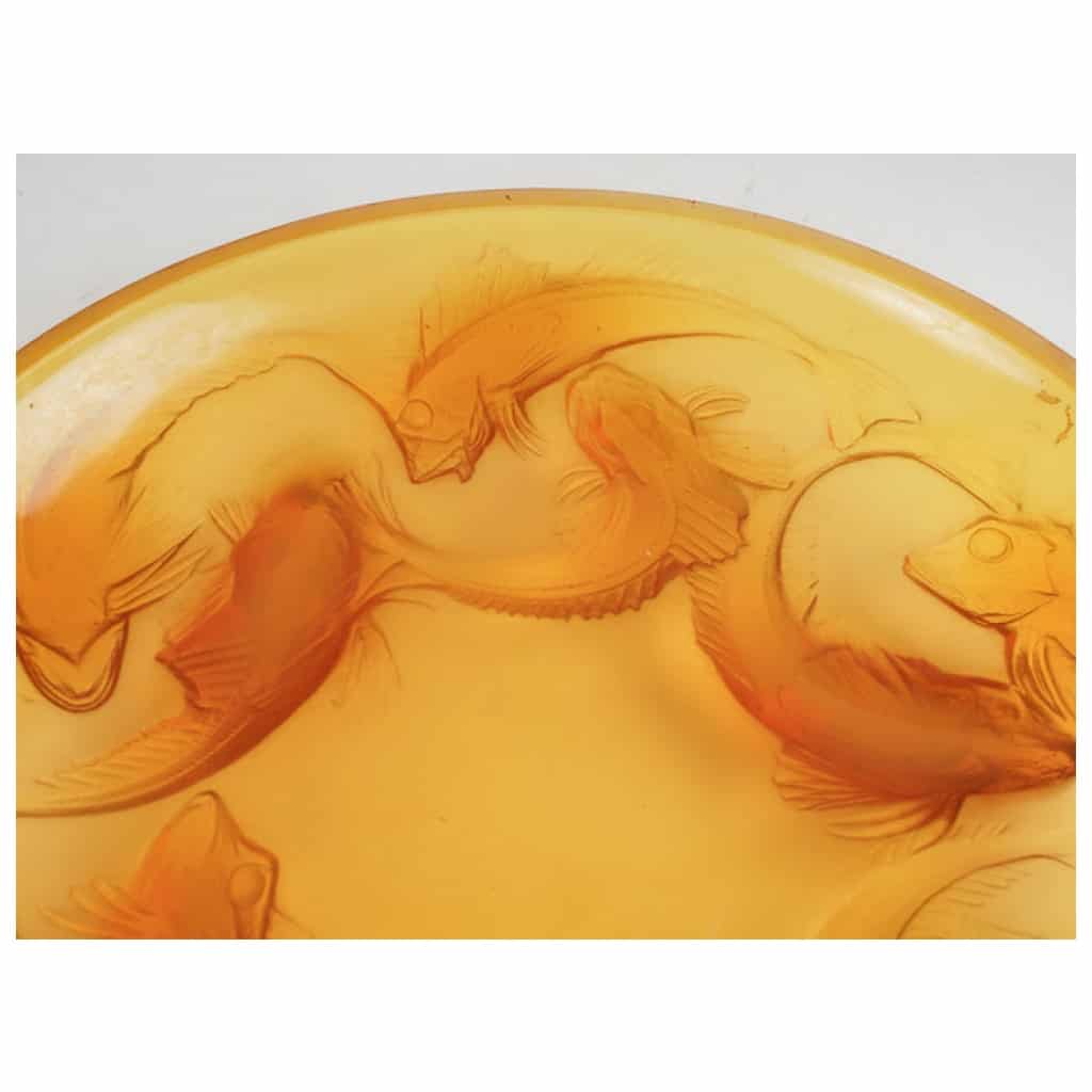 René LALIQUE, “Martigues” Dish in Butterscotsh Tinted Glass 4