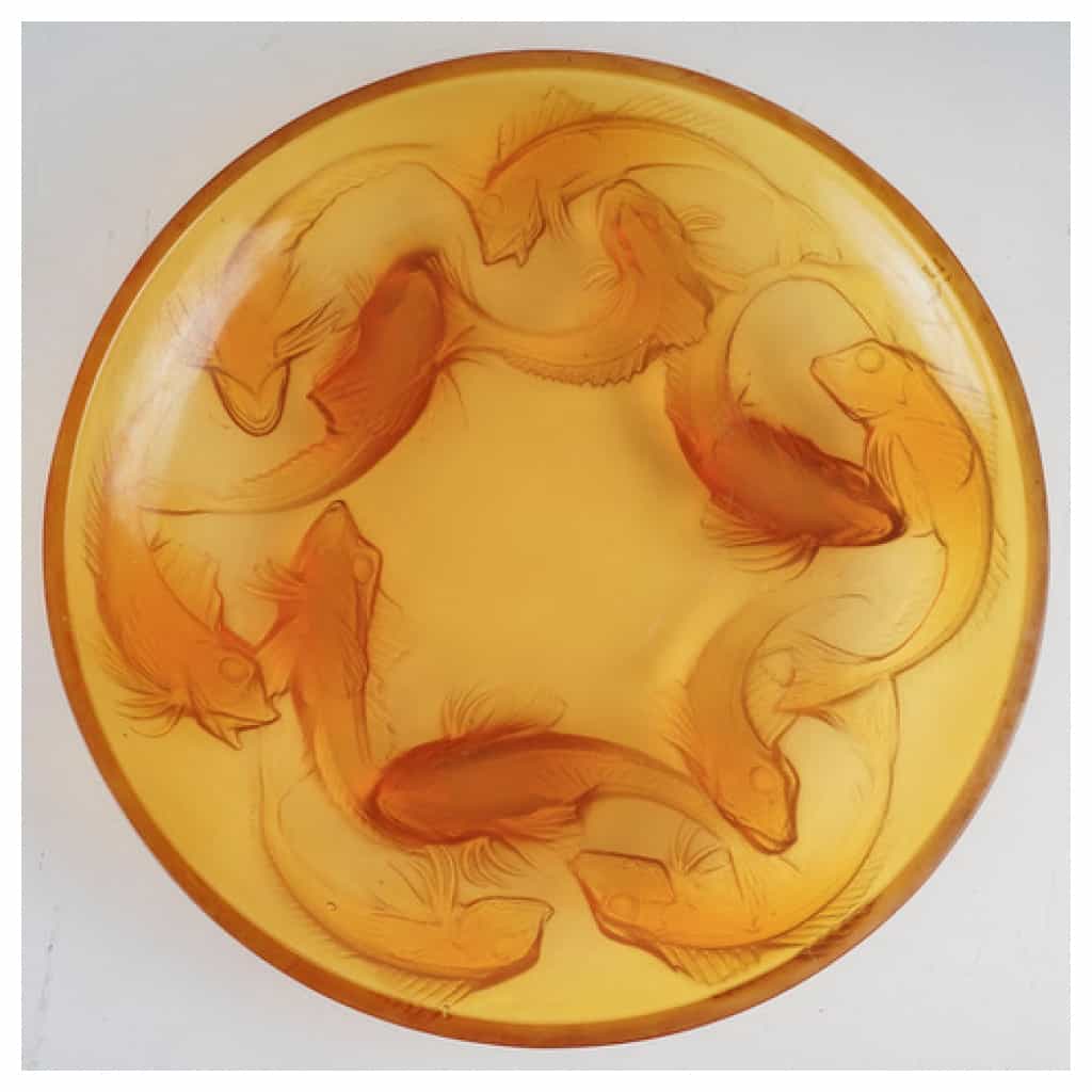 René LALIQUE , Plat « Martigues » en verre Teinté Butterscotsh 5