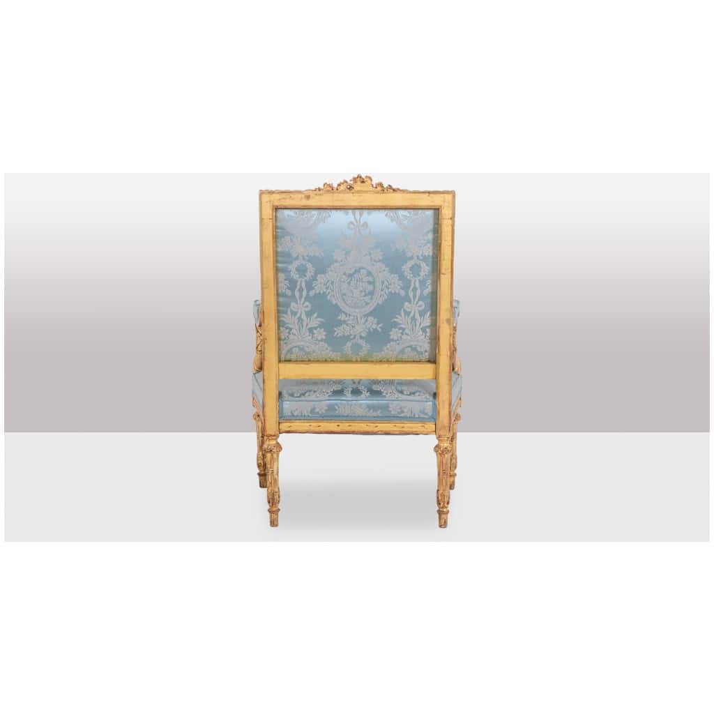 Paire de fauteuils de style Louis XVI en bois doré et sculpté. Circa 1880. 6