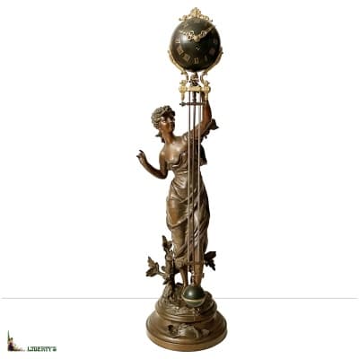 Pendule mystérieuse régule « Printemps » avec mouvement 8 jours, signée Constant, hauteur totale 80 cm, Fin XIXe