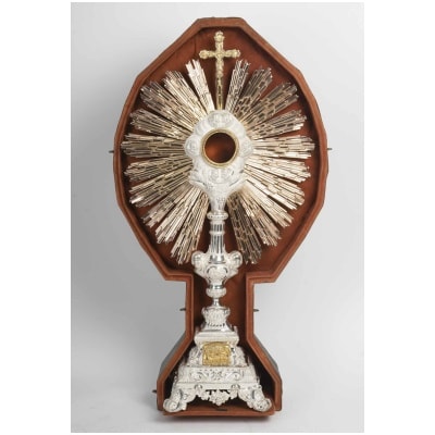 Monstrance. 3