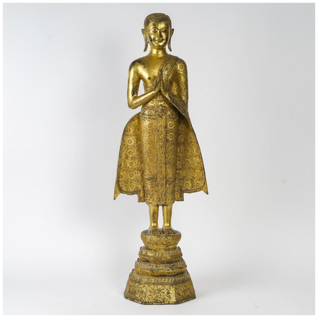Monk statue. 3