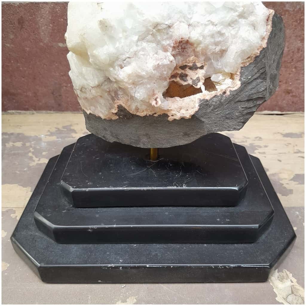 Calcite sur socle en marbre noir 8