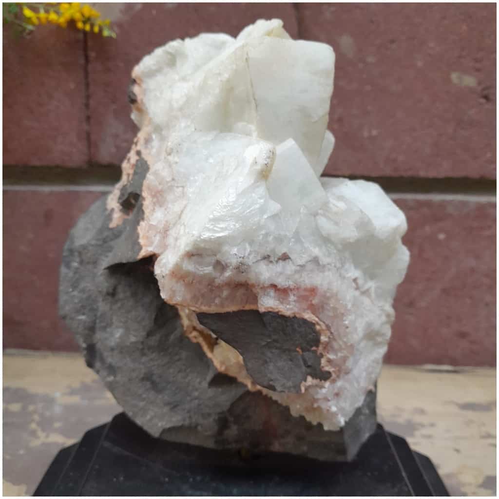 Calcite sur socle en marbre noir 9