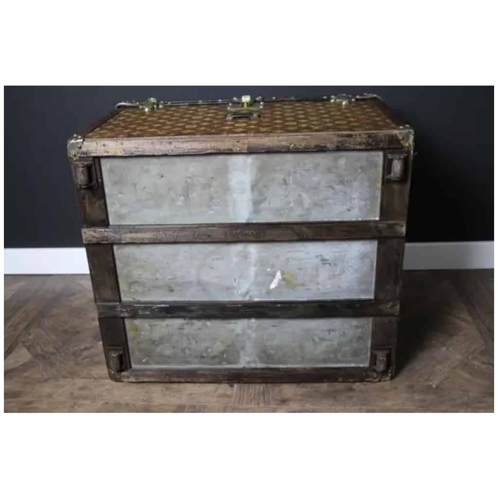 Small Louis Vuitton trunk from the 1890s, Vuitton woven canvas trunk 21