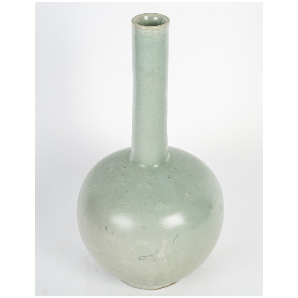 Korean long neck vase 7