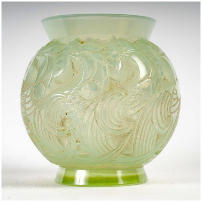 1931 René Lalique – Le Mans Vase Celadon Green Glass Gray Patina