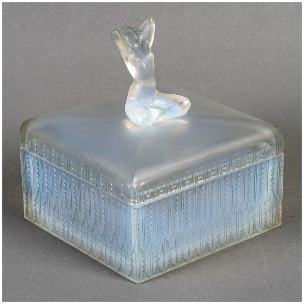 1928 René Lalique – Boîte Sultane Verre Opalescent Patiné Bleu 3