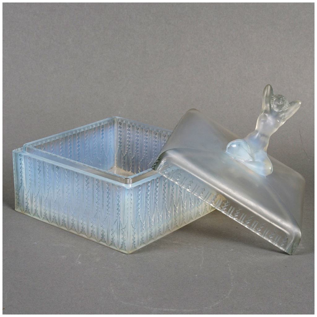1928 René Lalique – Sultane Box Blue Patinated Opalescent Glass 6