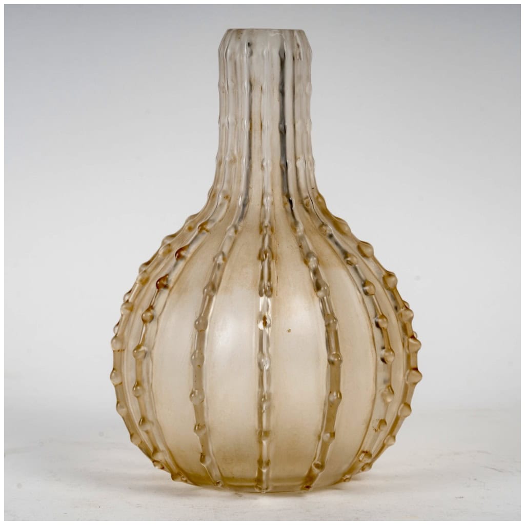 1912 René Lalique – Vase Dentelé Verre Blanc Patiné Sépia 4