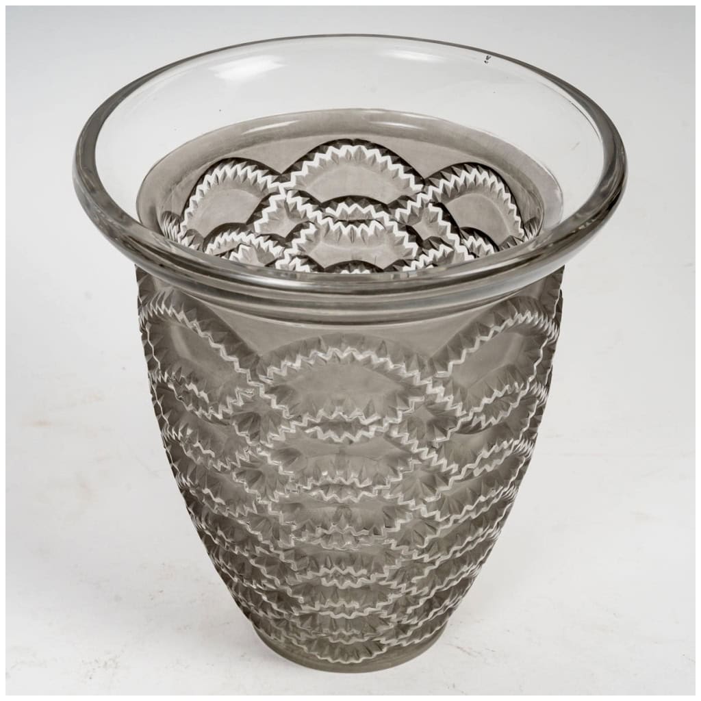 1935 René Lalique – Vase Garlands White Glass Patinated Gray 5
